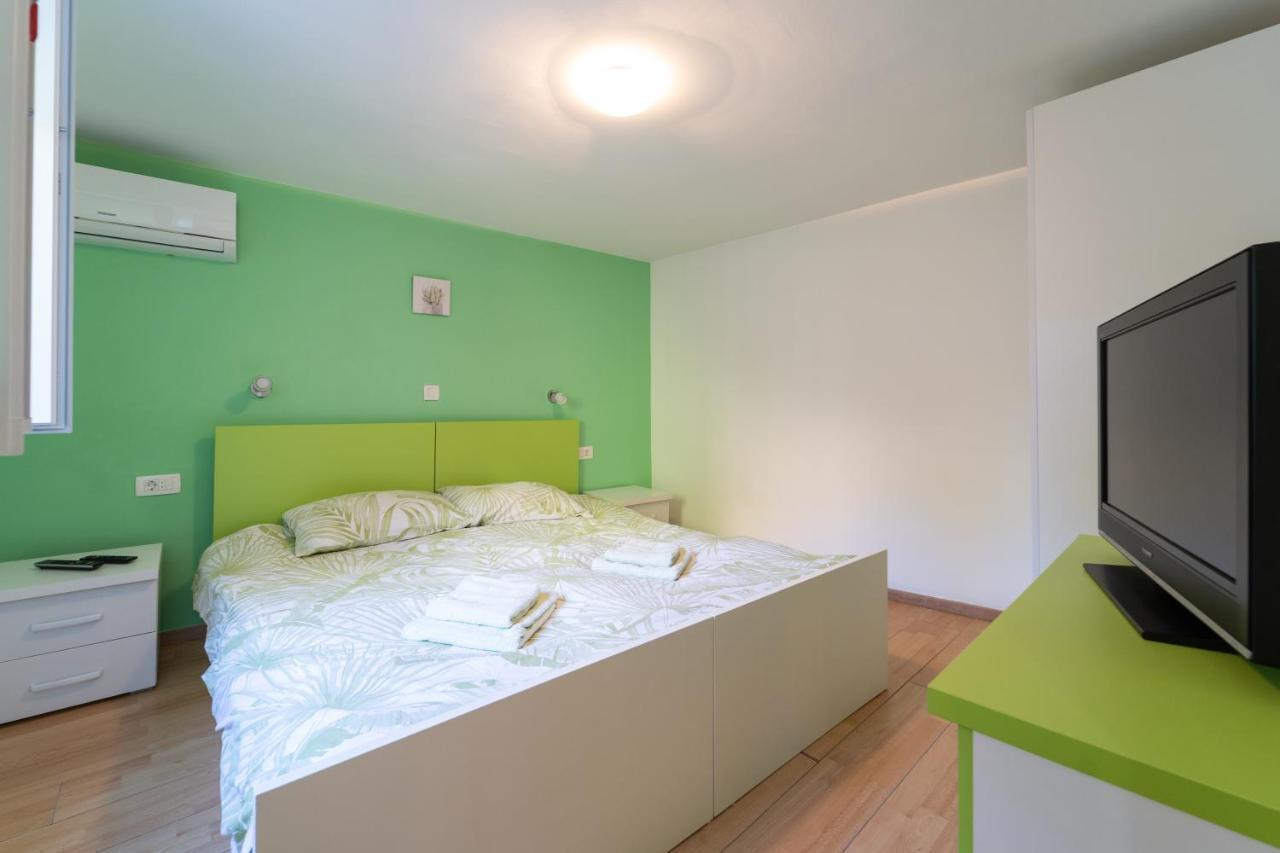 Apartment Fly Split Exterior photo