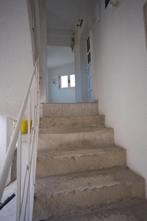 Apartment Fly Split Exterior photo